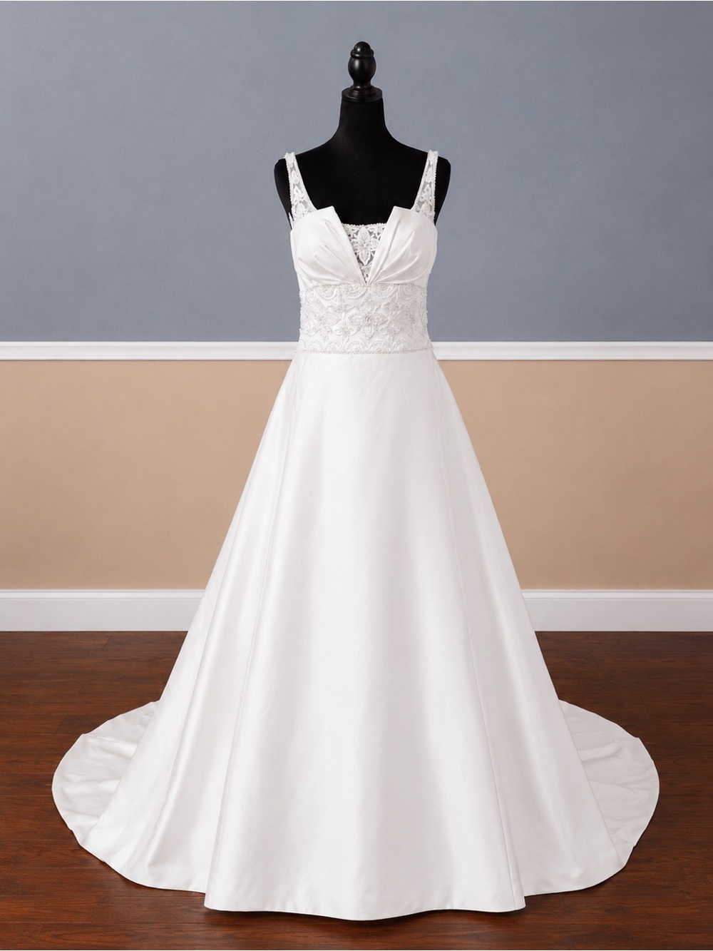 🤍 DaVinci- White Lace & Satin Wedding Gown Size 6🤍